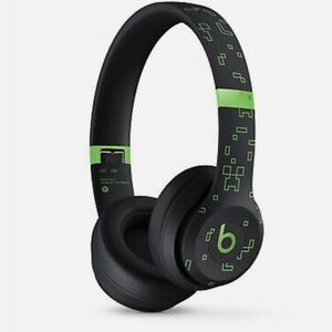 Beats Solo 4 Bluetooth Wireless Headphones - Minecraft Special Edition - Black